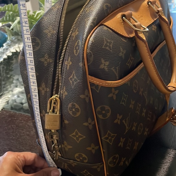 Authentic Louis Vuitton bag - Picture 5 of 10